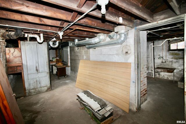 2318 N FLORA Avenue, Peoria, IL 61604