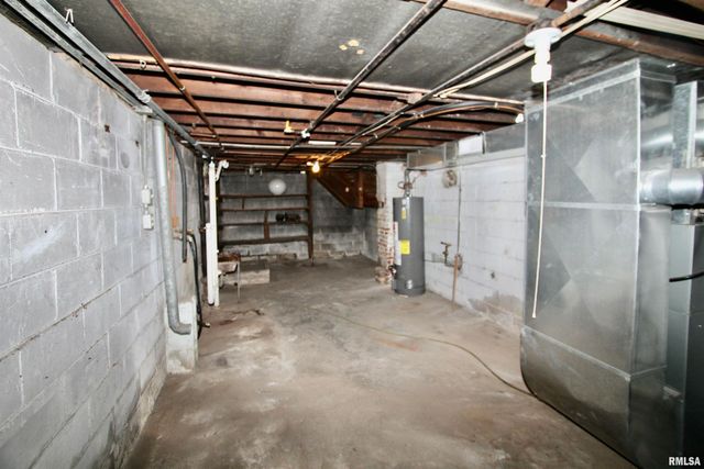 2318 N FLORA Avenue, Peoria, IL 61604