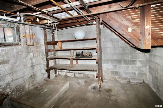 2318 N FLORA Avenue, Peoria, IL 61604