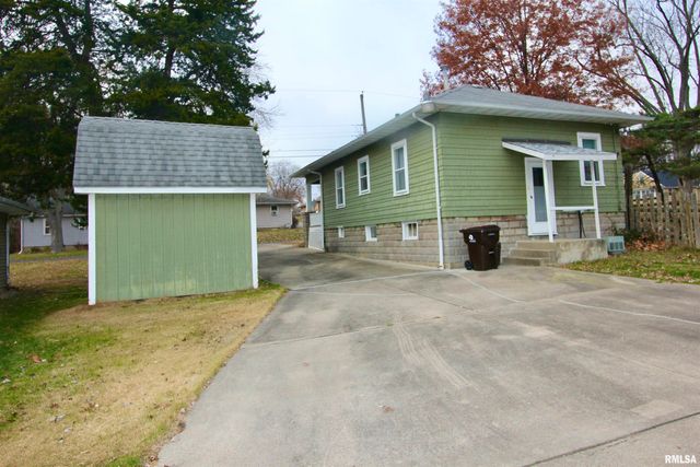 2318 N FLORA Avenue, Peoria, IL 61604