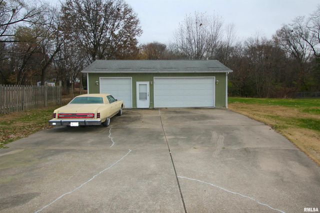 2318 N FLORA Avenue, Peoria, IL 61604