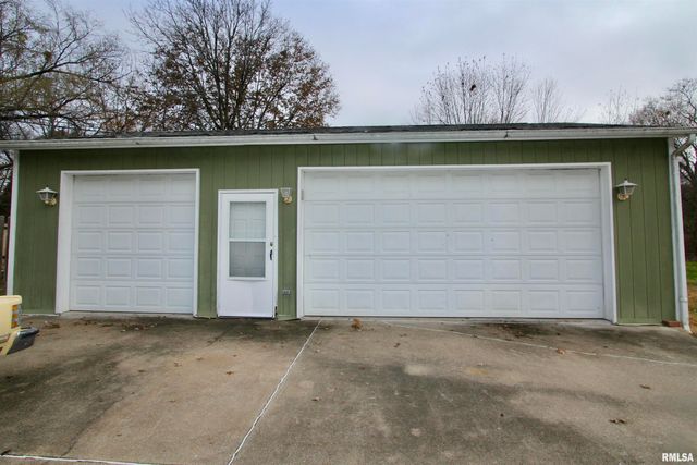 2318 N FLORA Avenue, Peoria, IL 61604