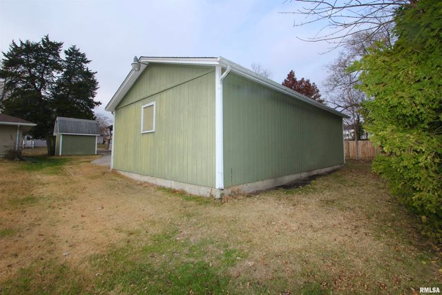 2318 N FLORA Avenue, Peoria, IL 61604