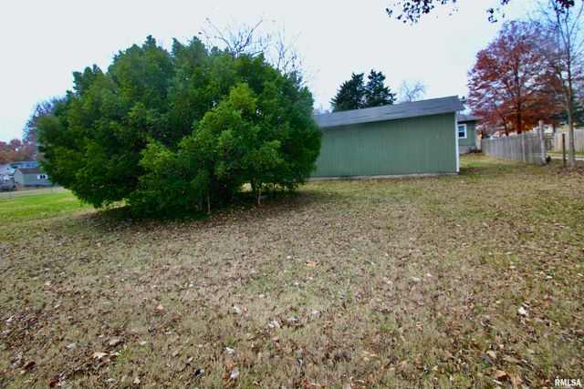 2318 N FLORA Avenue, Peoria, IL 61604