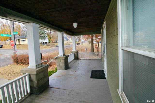 2318 N FLORA Avenue, Peoria, IL 61604