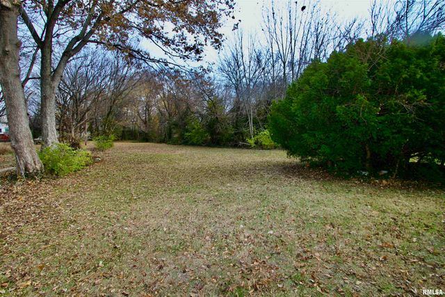 2318 N FLORA Avenue, Peoria, IL 61604