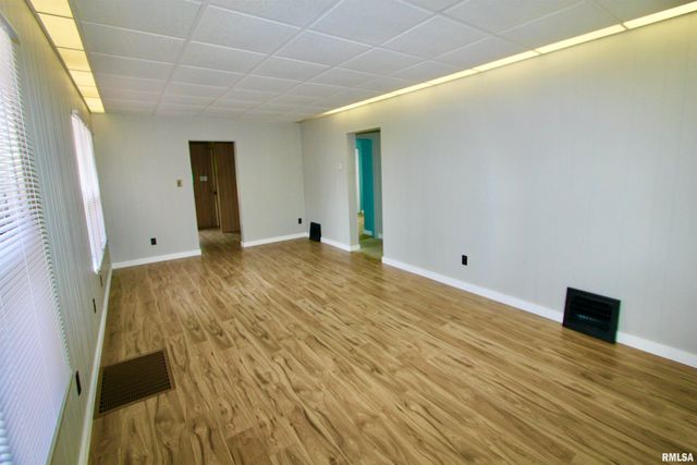 2318 N FLORA Avenue, Peoria, IL 61604