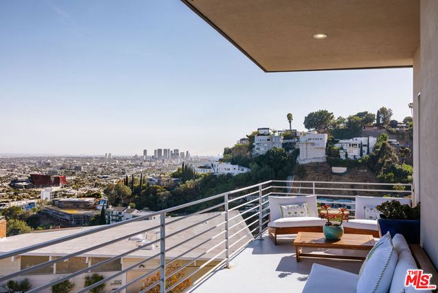 8555 Hollywood Boulevard, Los Angeles, CA 90069