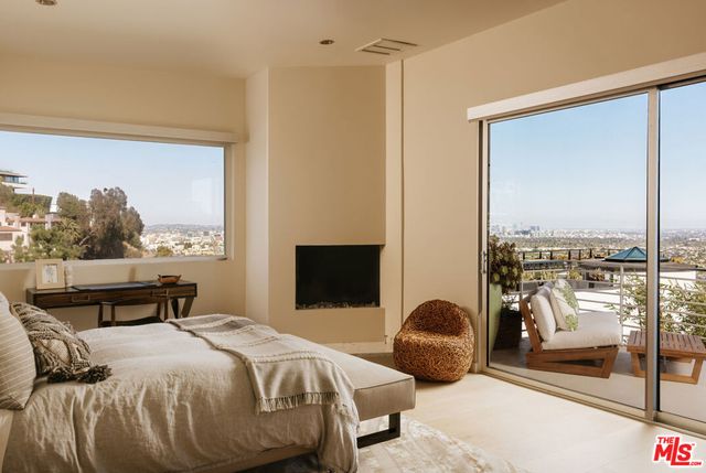 8555 Hollywood Boulevard, Los Angeles, CA 90069
