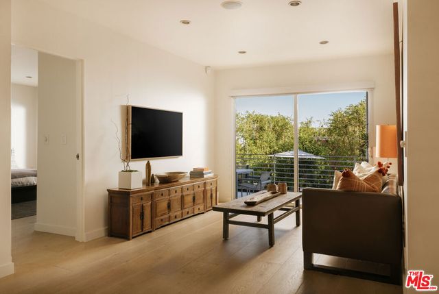 8555 Hollywood Boulevard, Los Angeles, CA 90069