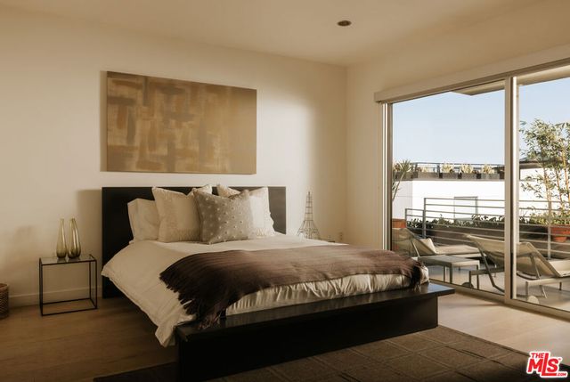 8555 Hollywood Boulevard, Los Angeles, CA 90069