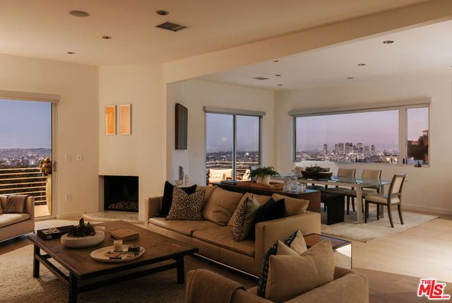 8555 Hollywood Boulevard, Los Angeles, CA 90069
