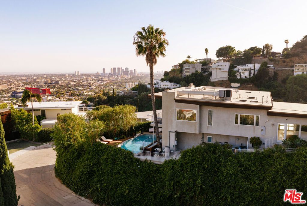 8555 Hollywood Boulevard, Los Angeles, CA 90069