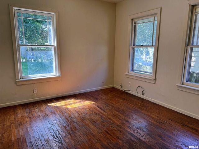 1700 W SMITH Street, Peoria, IL 61605
