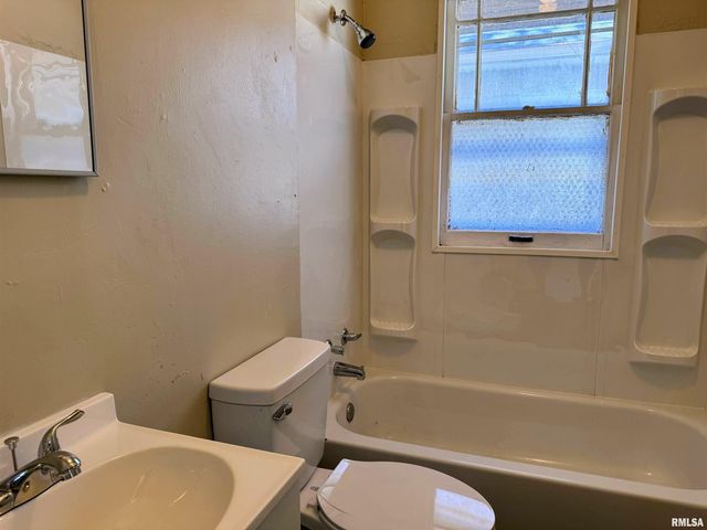 1700 W SMITH Street, Peoria, IL 61605
