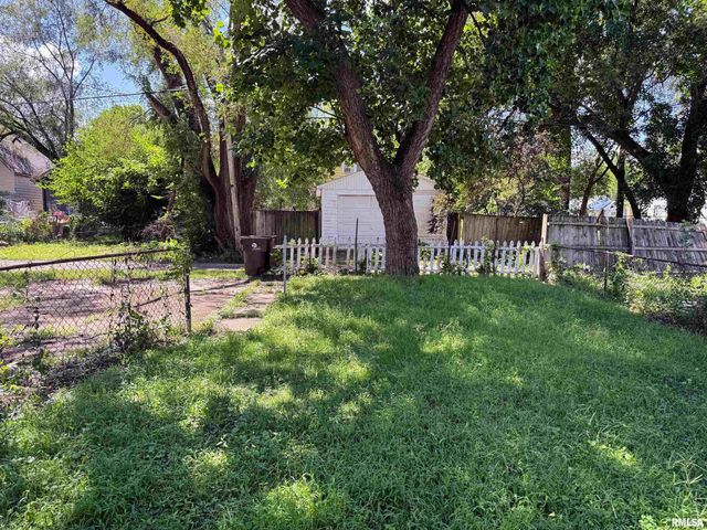 1700 W SMITH Street, Peoria, IL 61605