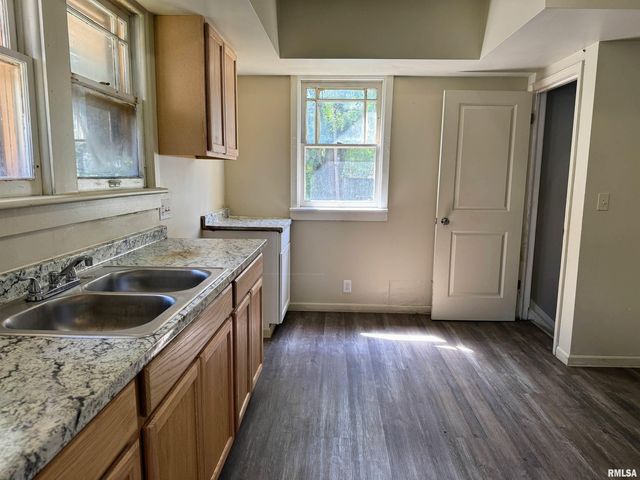 1700 W SMITH Street, Peoria, IL 61605