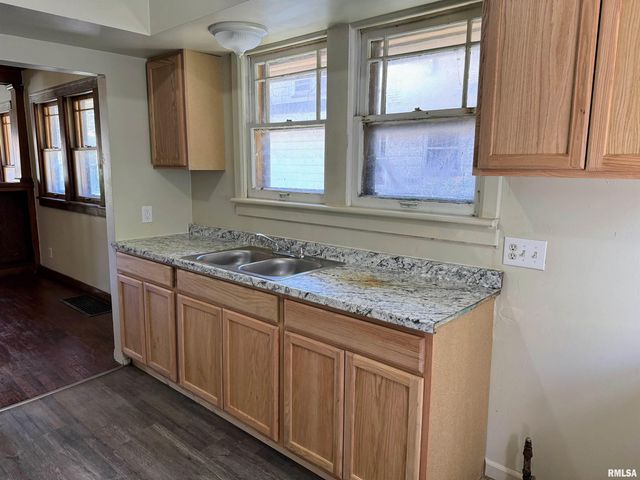 1700 W SMITH Street, Peoria, IL 61605