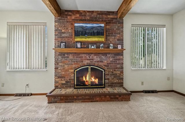 6925 W Church Street, Clarkston, MI 48346