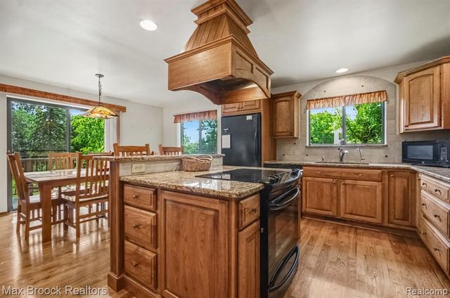 6925 W Church Street, Clarkston, MI 48346