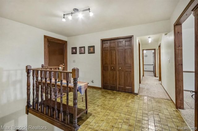 6925 W Church Street, Clarkston, MI 48346