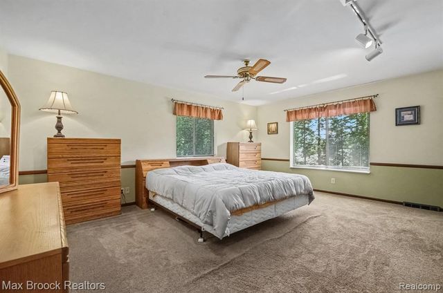 6925 W Church Street, Clarkston, MI 48346