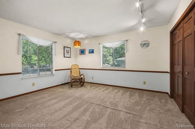 6925 W Church Street, Clarkston, MI 48346