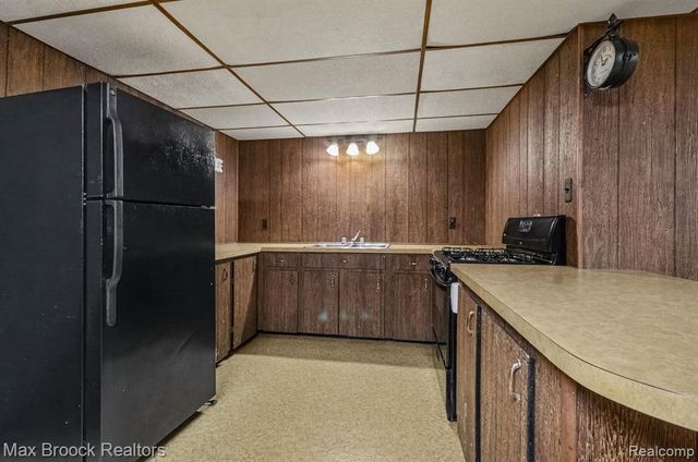 6925 W Church Street, Clarkston, MI 48346