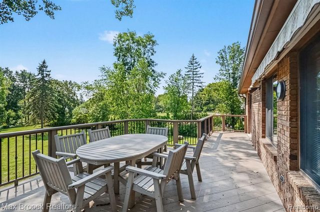 6925 W Church Street, Clarkston, MI 48346