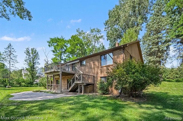 6925 W Church Street, Clarkston, MI 48346