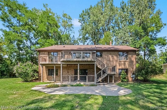 6925 W Church Street, Clarkston, MI 48346