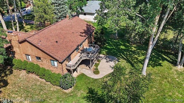 6925 W Church Street, Clarkston, MI 48346