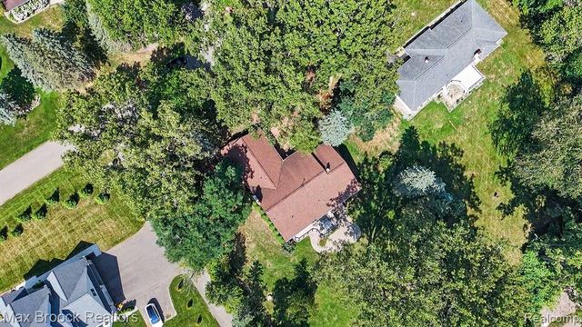 6925 W Church Street, Clarkston, MI 48346