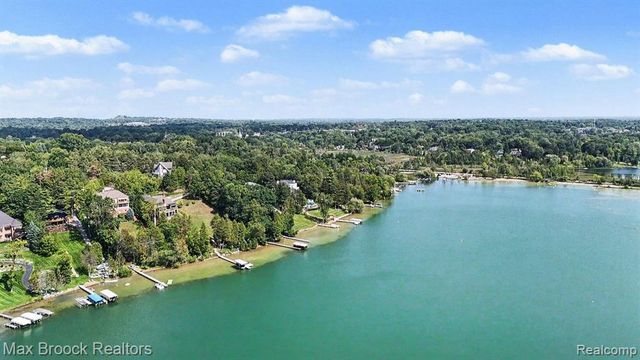 6925 W Church Street, Clarkston, MI 48346