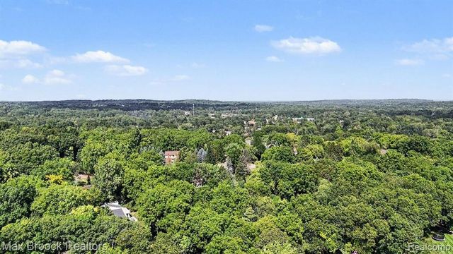 6925 W Church Street, Clarkston, MI 48346