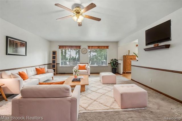 6925 W Church Street, Clarkston, MI 48346