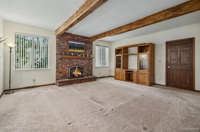 6925 W Church Street, Clarkston, MI 48346