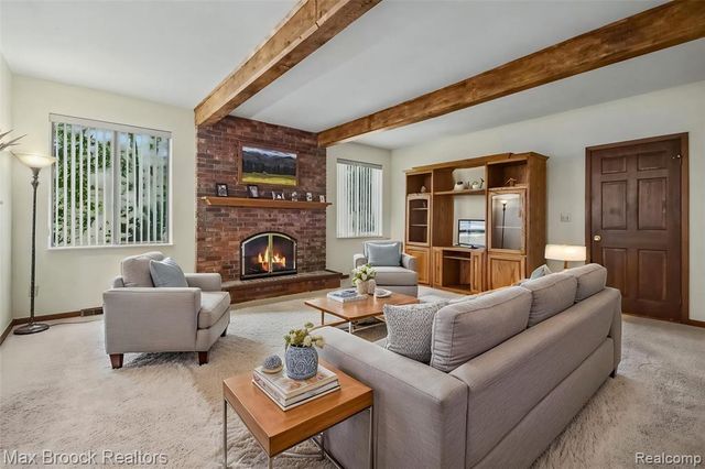 6925 W Church Street, Clarkston, MI 48346