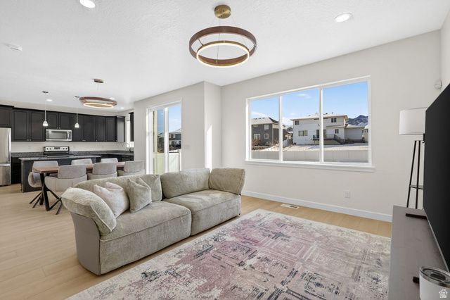 834 W DAYLIGHT DRIVE DR, Bluffdale, UT 84065