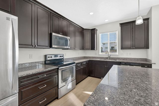 834 W DAYLIGHT DRIVE DR, Bluffdale, UT 84065