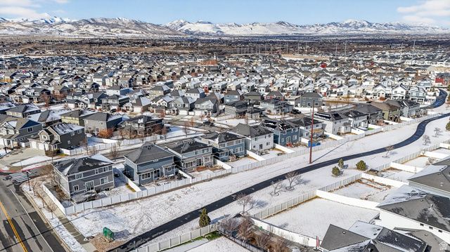 834 W DAYLIGHT DRIVE DR, Bluffdale, UT 84065