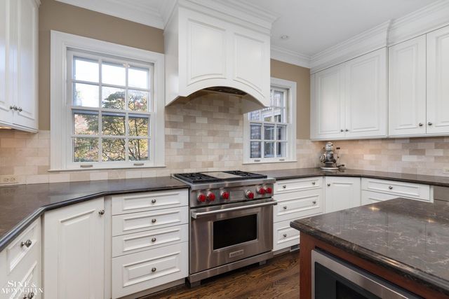 11 Dodge Place Place, Grosse Pointe, MI 48230