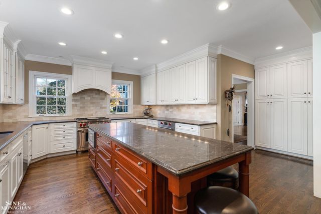 11 Dodge Place Place, Grosse Pointe, MI 48230