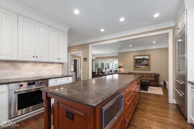 11 Dodge Place Place, Grosse Pointe, MI 48230