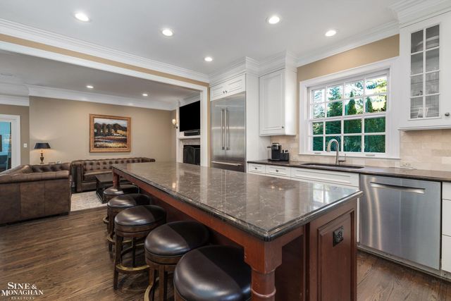 11 Dodge Place Place, Grosse Pointe, MI 48230