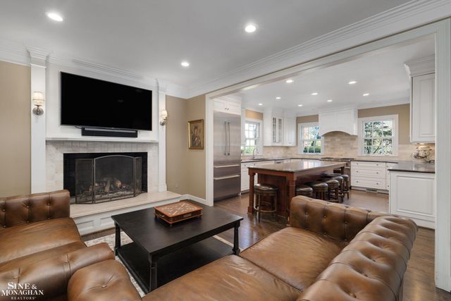 11 Dodge Place Place, Grosse Pointe, MI 48230