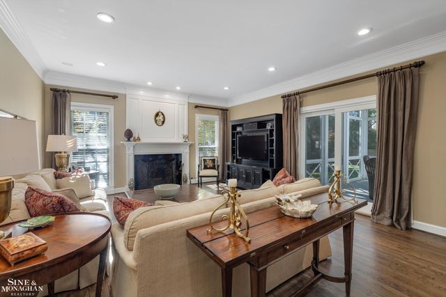 11 Dodge Place Place, Grosse Pointe, MI 48230