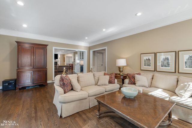 11 Dodge Place Place, Grosse Pointe, MI 48230