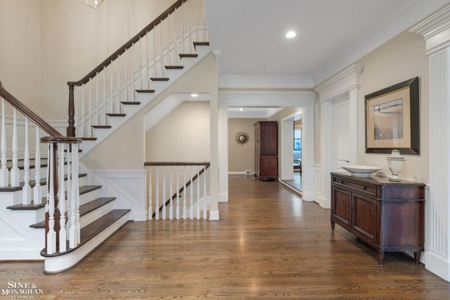 11 Dodge Place Place, Grosse Pointe, MI 48230