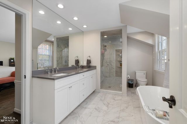 11 Dodge Place Place, Grosse Pointe, MI 48230